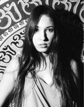 Laura Muñoz as Woman