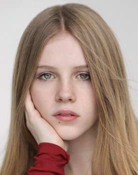 Alyla Browne as Maria