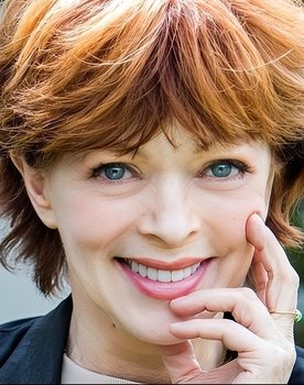 Frances Fisher as Ruth DeWitt Bukater