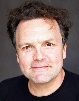 Che Walker as Northumberland/King Henry