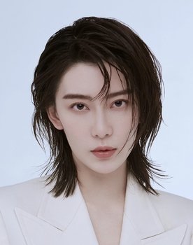 Zhu Ling Wu as 颜亦冰