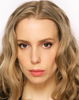 Mélanie St-Pierre as Amy Stewart