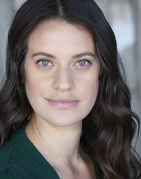Skyler Schock as Anna Mclean