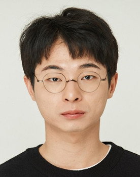 李泰英