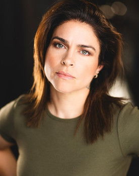 Caroline Brassard as Detective Casey