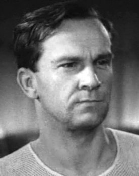 Boris Feodosyev as Officer