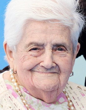 Rosario García as Antonia