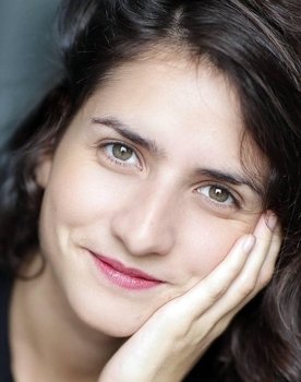 Lola Roskis Gingembre as Ahmed Victor, Madame Colette & la Tante