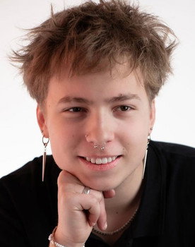 Herman Avandi as Erik