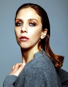 Barbara Chichiarelli as Gloria