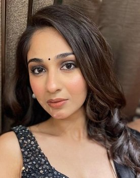 Vidhi Pandya as Suman Tiwari