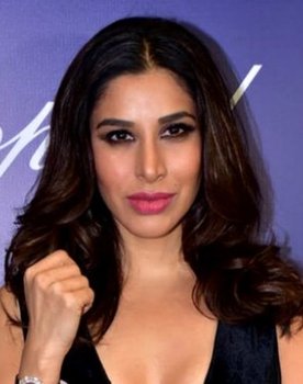 Sophie Choudry as Nisha Raval