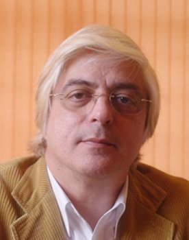 José Parisi Jr. as Mauro