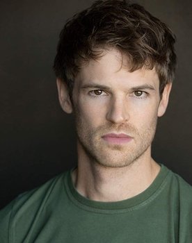 Benjamin Wainwright as Roy
