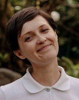 Zhanna Ozirna as Lera