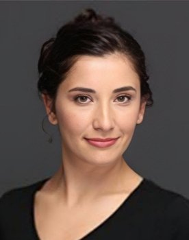 Helin Elif Balcı as Gülce - Terapist Asistanı