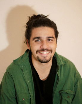 Marcelo Tupinambá as Caio