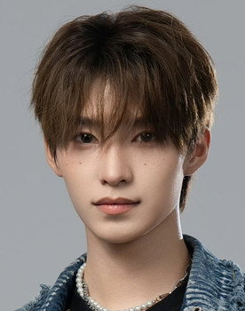 Yang Qi as Ding Ding
