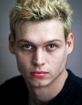 Augustin De Winter as Éden