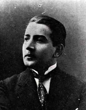 Lazar Frenkel as Sheluhasindicate employee