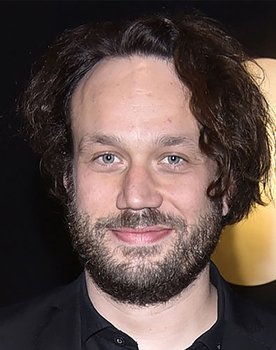 Elmer Bäck as Enok Kajander