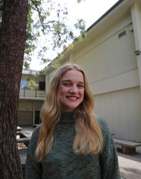 Juliette Belke as Ella