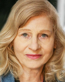 Anna Fiertag as Mother