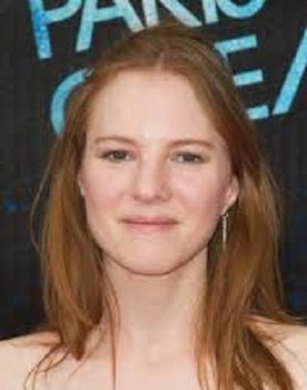 Julie-Marie Parmentier as Anne