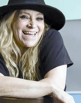 Divina Gloria as Gloria