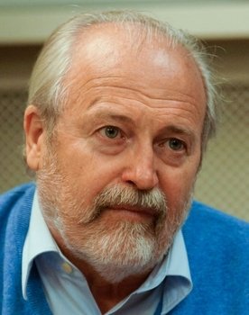 Vladimir Khotinenko as Self - Кинорежиссер