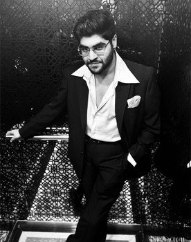 Jai Batra as Movie Presenter (voice) / Cameo