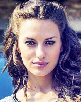 Natalia Germani as Anna