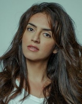 Leona Jhovs as Manuela