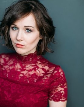 Anna Chazelle as Laura
