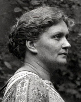 Caroline van Dommelen as Floor