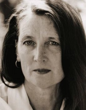 Jude Alderson as Gloria