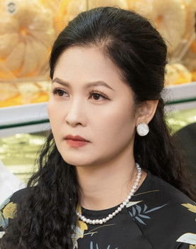 Đinh Thuý Hà as Mẹ Cường