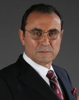 Almeno Gonçalves as Zé Tarado