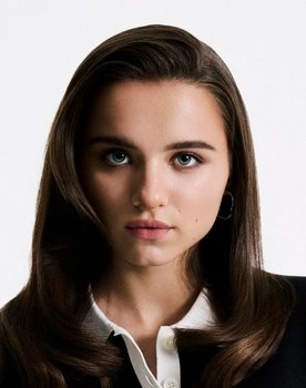 Madeleine McGraw as Gwen Blake