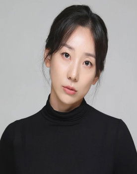 Kim Eun-young as Auctioneer (Voice)