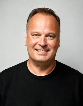 Jeffrey DeBoer as Father