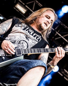 Daniel Antonsson as Bass