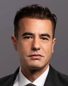 Tayanç Ayaydın as Ömer