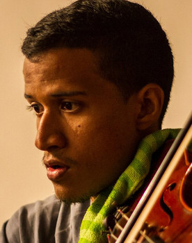 Edixon Yánez as Self