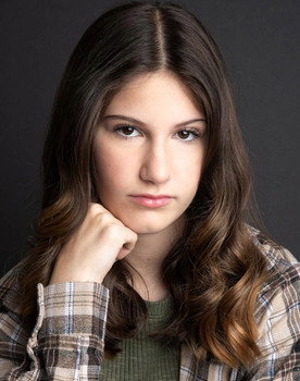 Sofia Lauren Giannetti as Grace Johnson