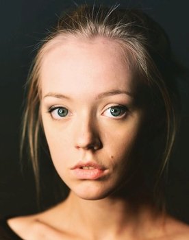 Victoria Agalakova as Liza