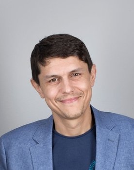 Iulian Postelnicu as Policeman