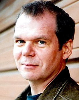 David Macniven as Chris Smith