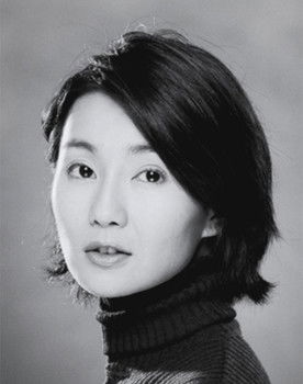 Maggie Cheung as Cheung Hueyin