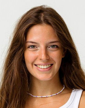 Inês Nabais as Vitória «Vicky»